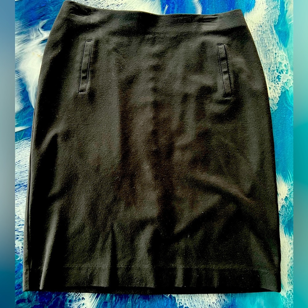 Chicos Midi stretch skirt (X2 skirts available) Black Size O (fits 4-6) Travel!